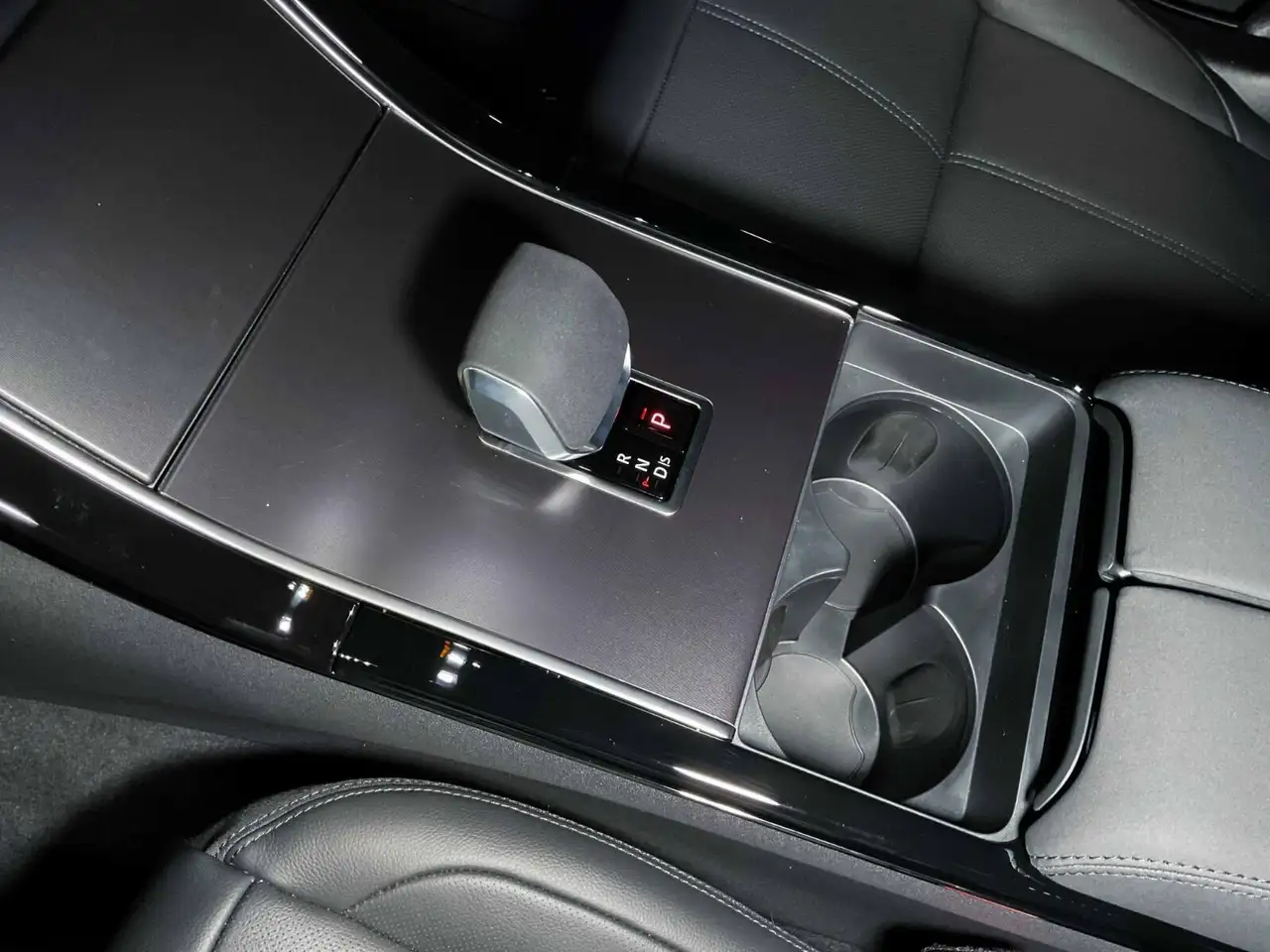 Land Rover Range Rover Velar снимка Land Rover Range Rover Velar
