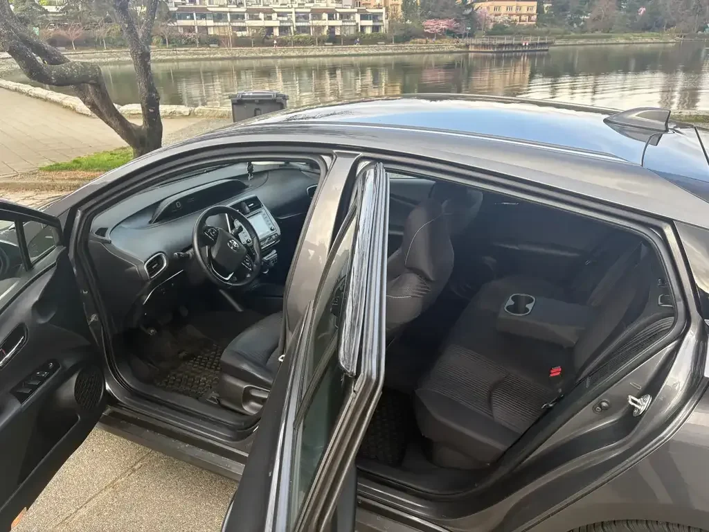 Toyota Prius Prime снимка Toyota Prius Prime