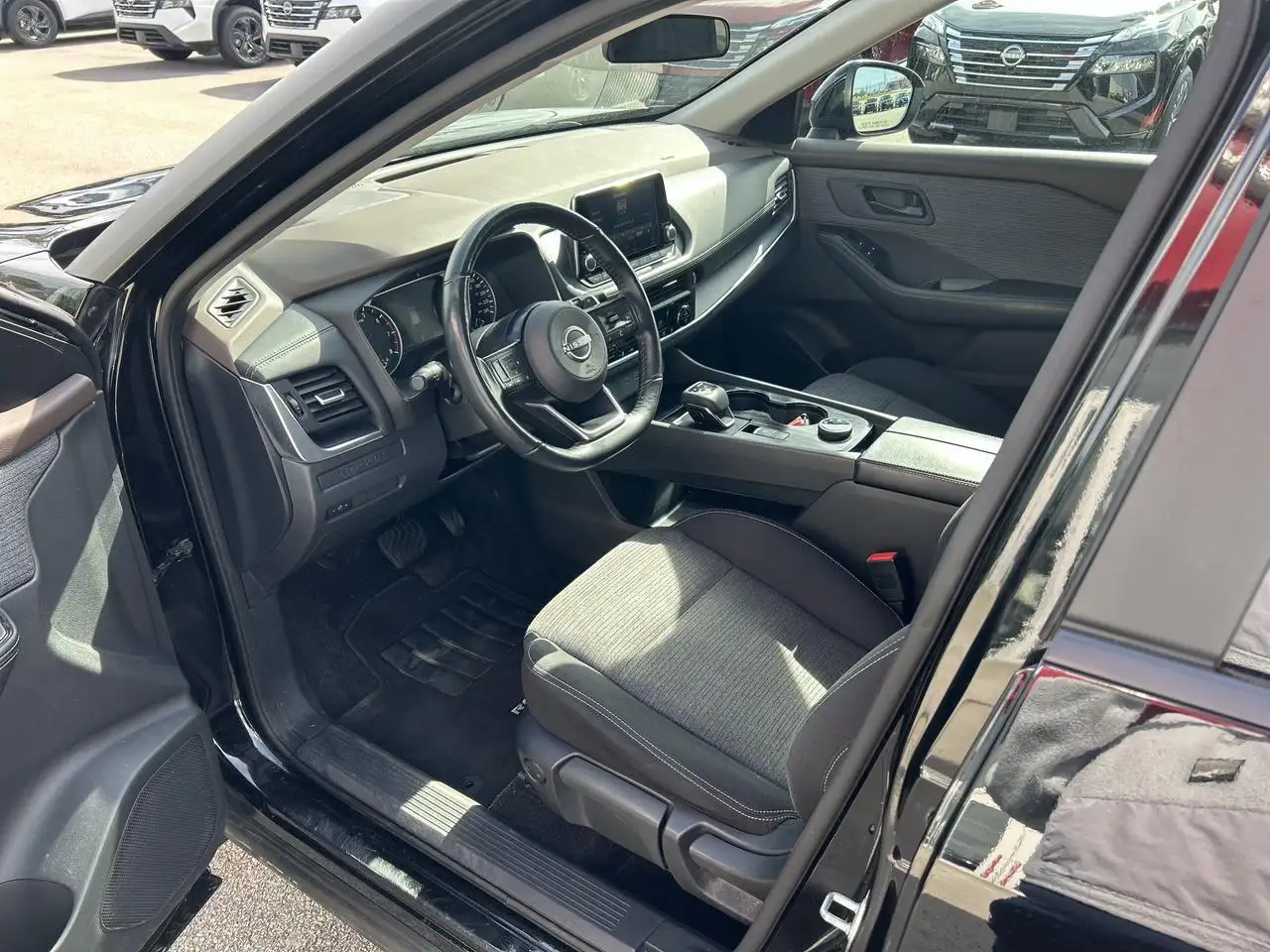 Nissan Rogue снимка Nissan Rogue