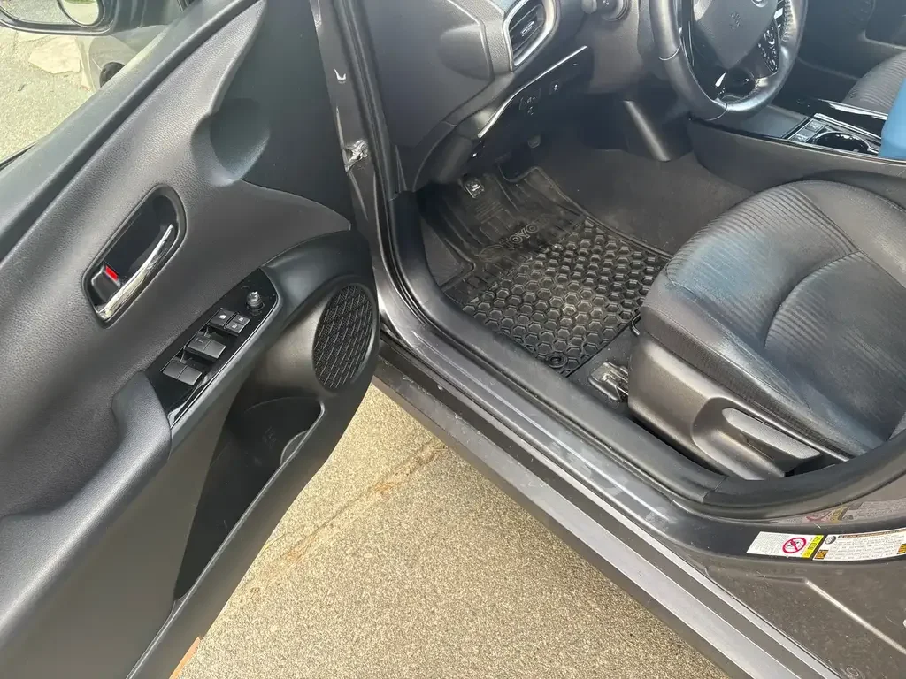 Toyota Prius Prime снимка Toyota Prius Prime