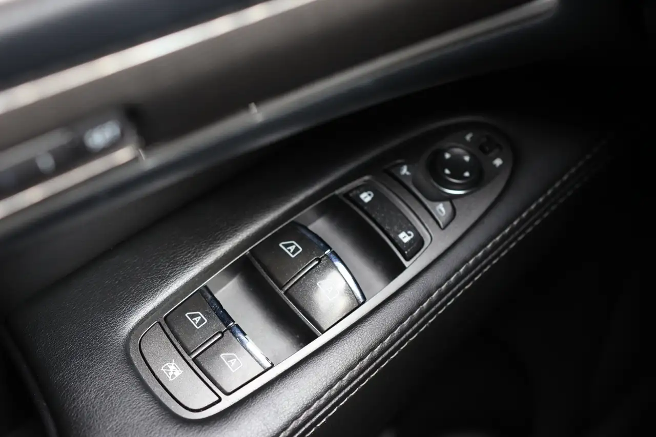 Infiniti QX60 снимка Infiniti QX60