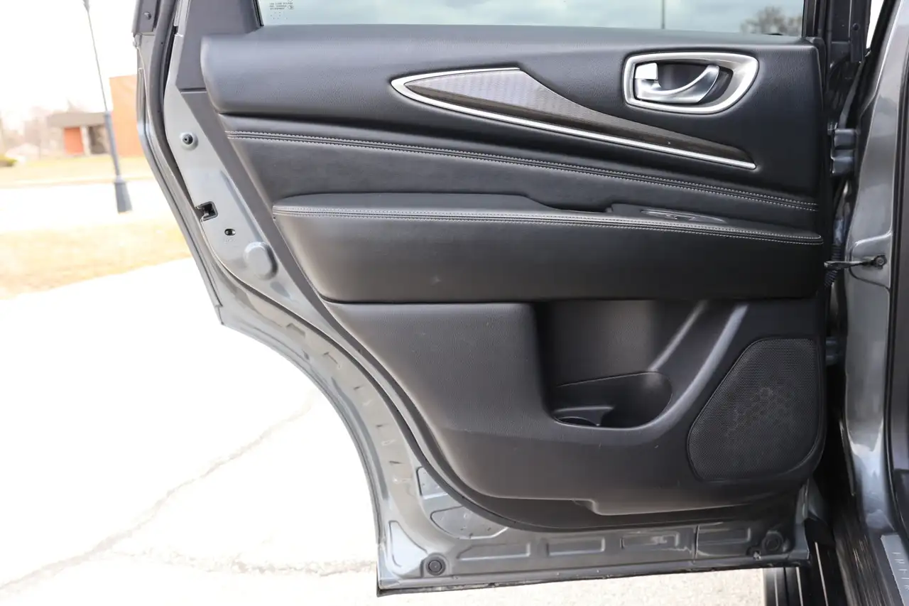 Infiniti QX60 снимка Infiniti QX60