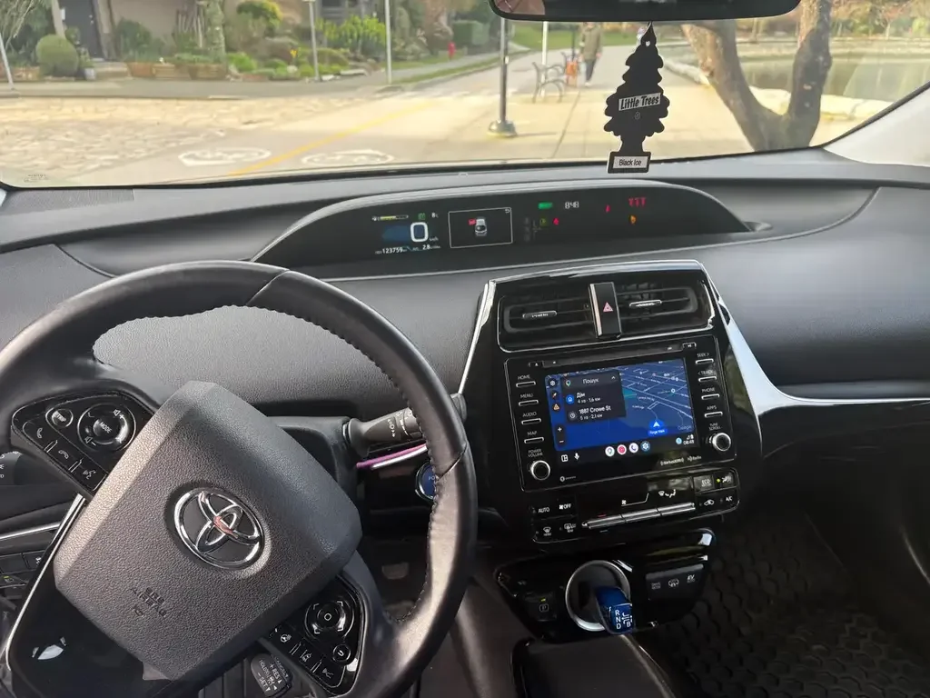 Toyota Prius Prime снимка Toyota Prius Prime