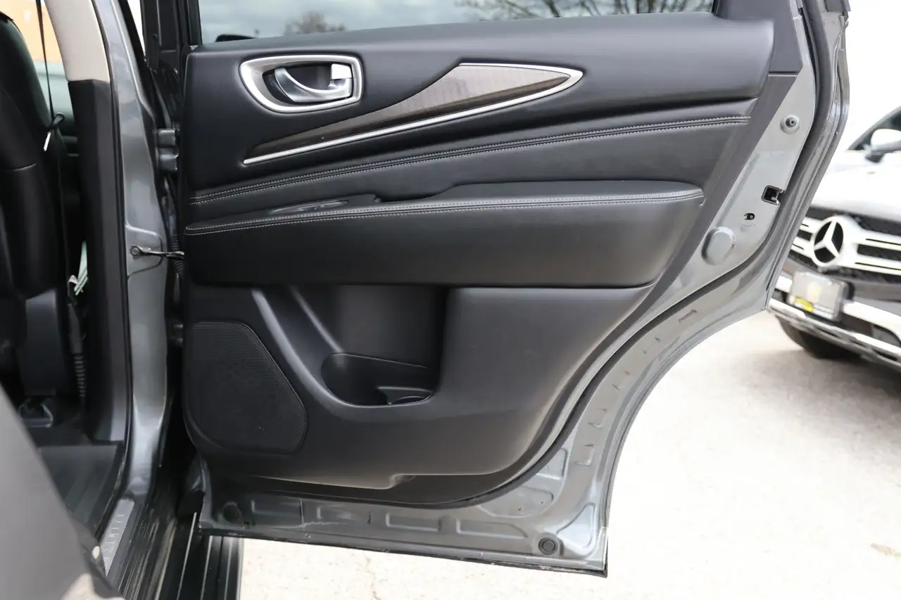 Infiniti QX60 снимка Infiniti QX60