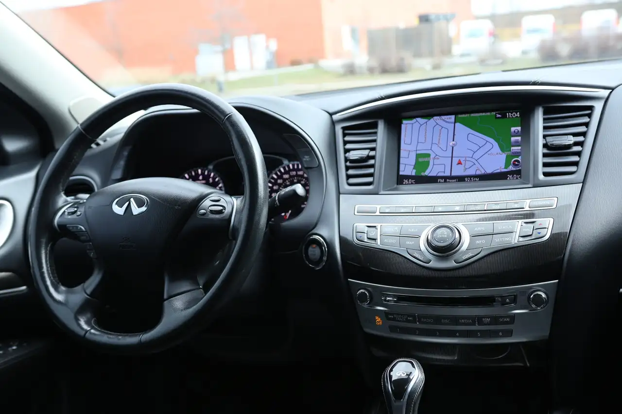 Infiniti QX60 снимка Infiniti QX60