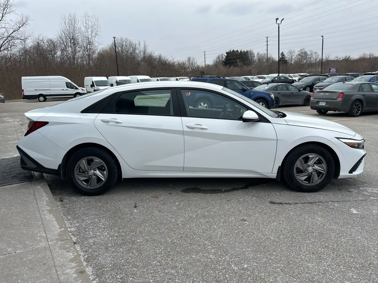 Hyundai ELANTRA photo Hyundai ELANTRA