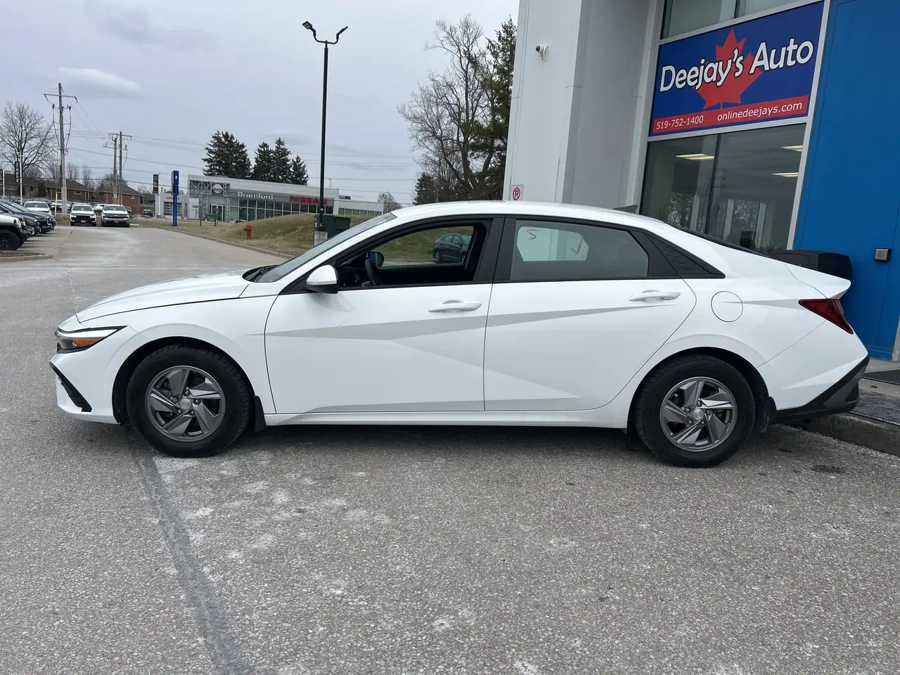 Hyundai ELANTRA photo Hyundai ELANTRA