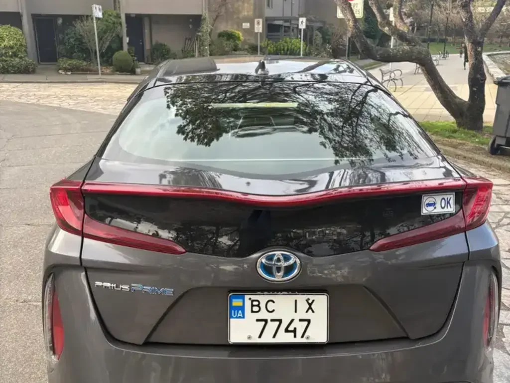 Toyota Prius Prime снимка Toyota Prius Prime