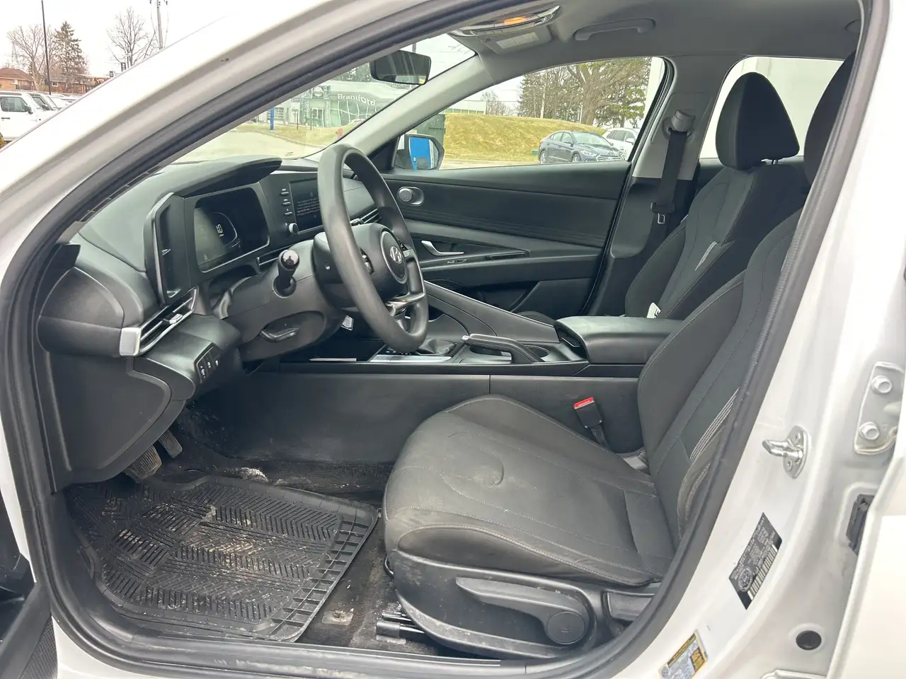 Hyundai ELANTRA photo Hyundai ELANTRA