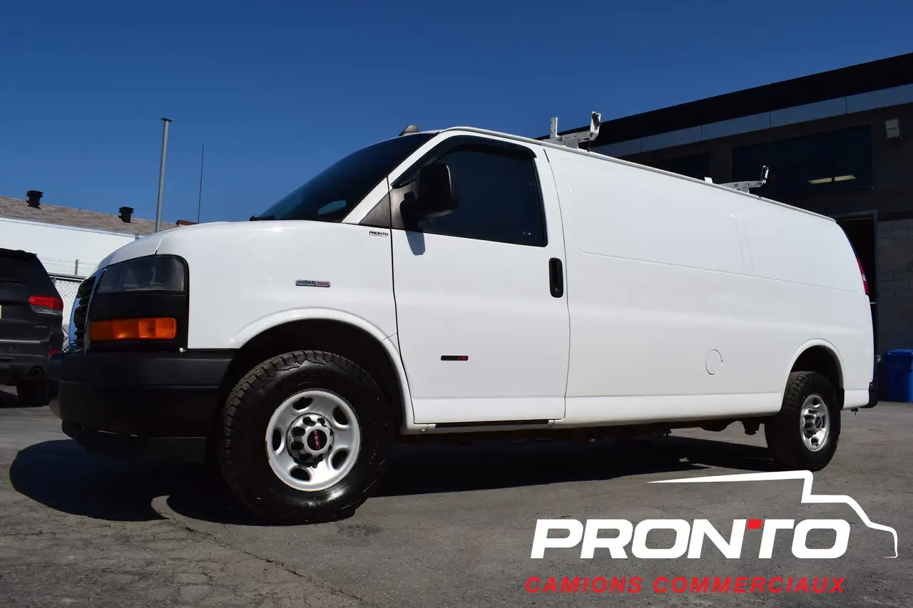 GMC Savana photo GMC Savana