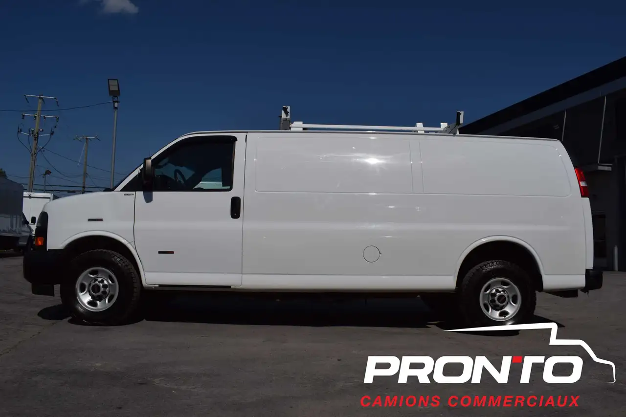 GMC Savana photo GMC Savana