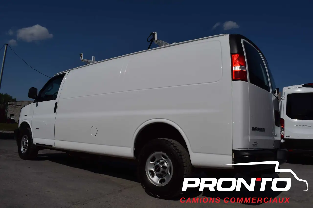 GMC Savana photo GMC Savana