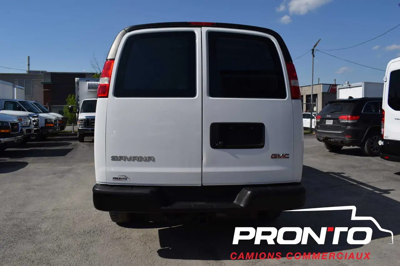 GMC Savana photo GMC Savana