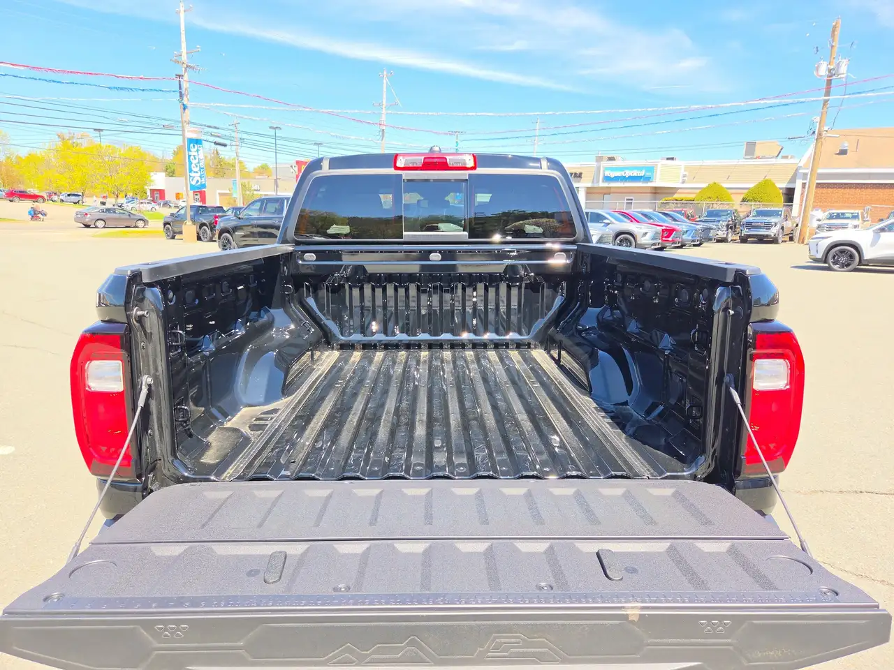 GMC Canyon photo GMC Canyon