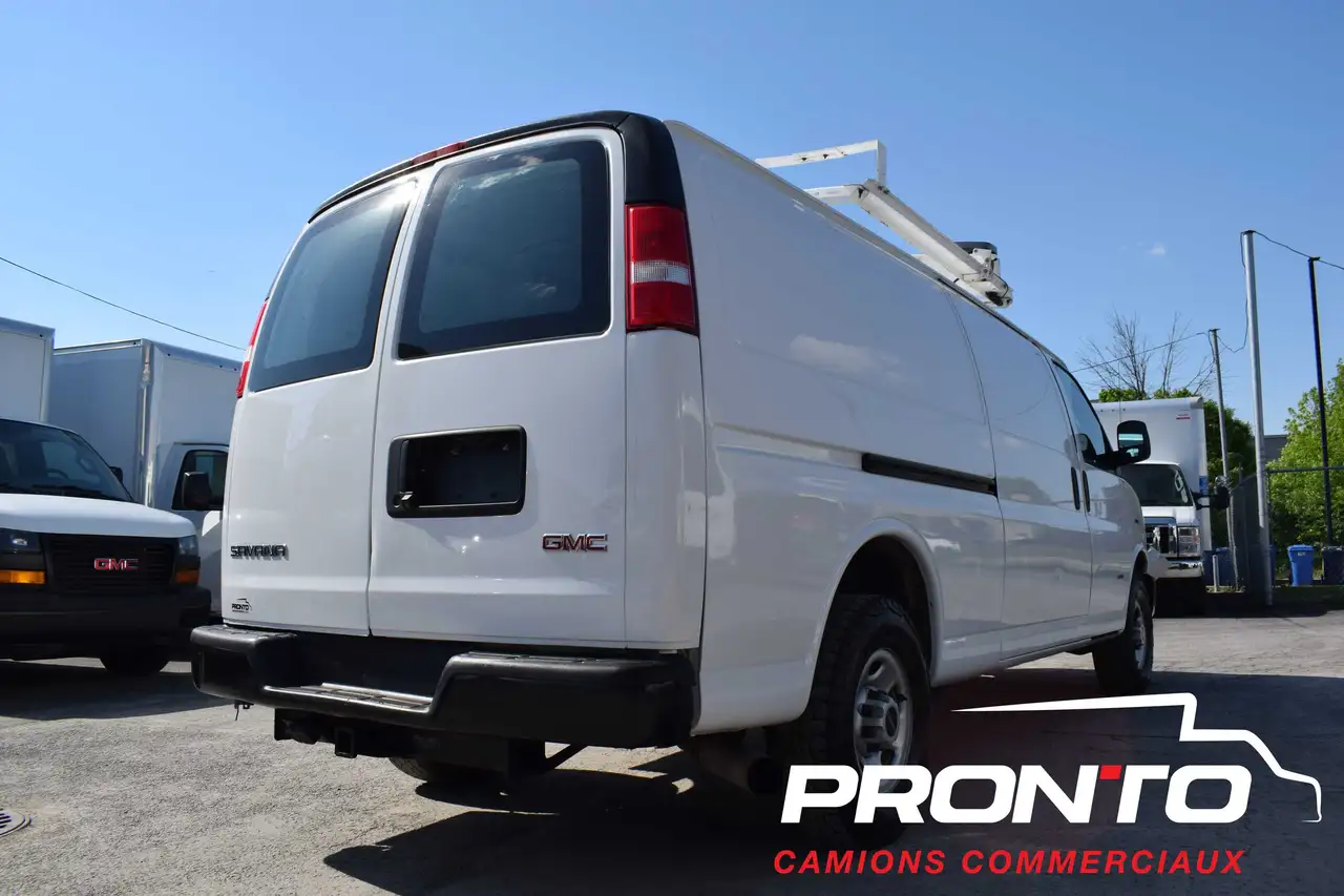 GMC Savana photo GMC Savana