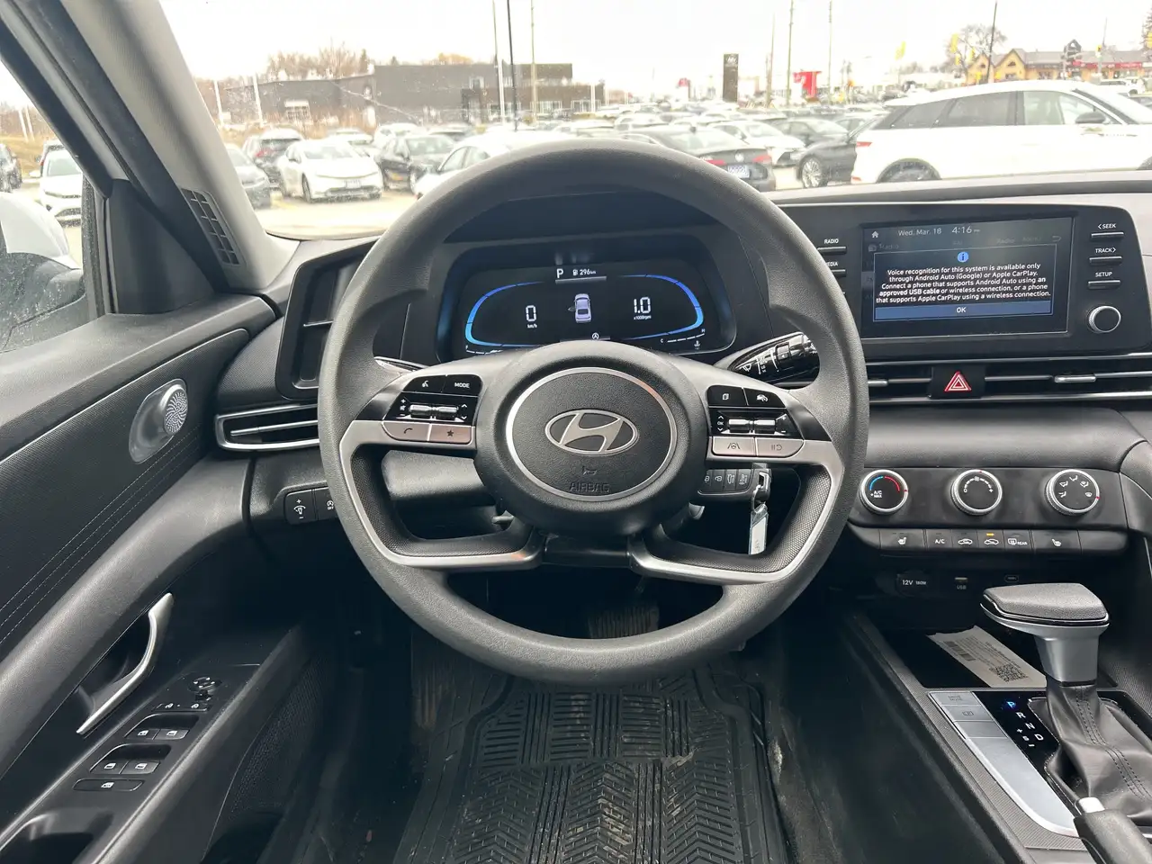 Hyundai ELANTRA photo Hyundai ELANTRA