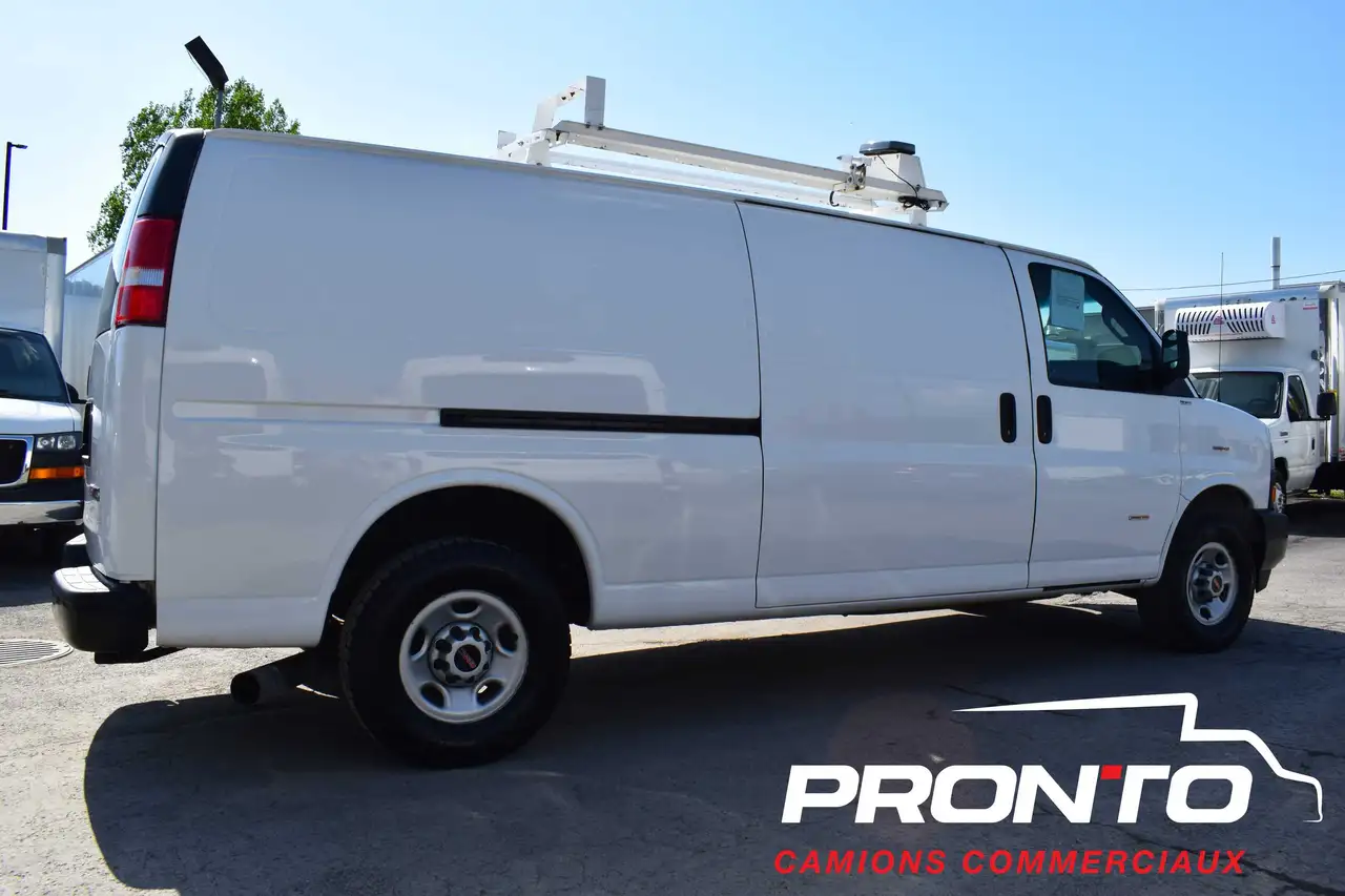 GMC Savana photo GMC Savana