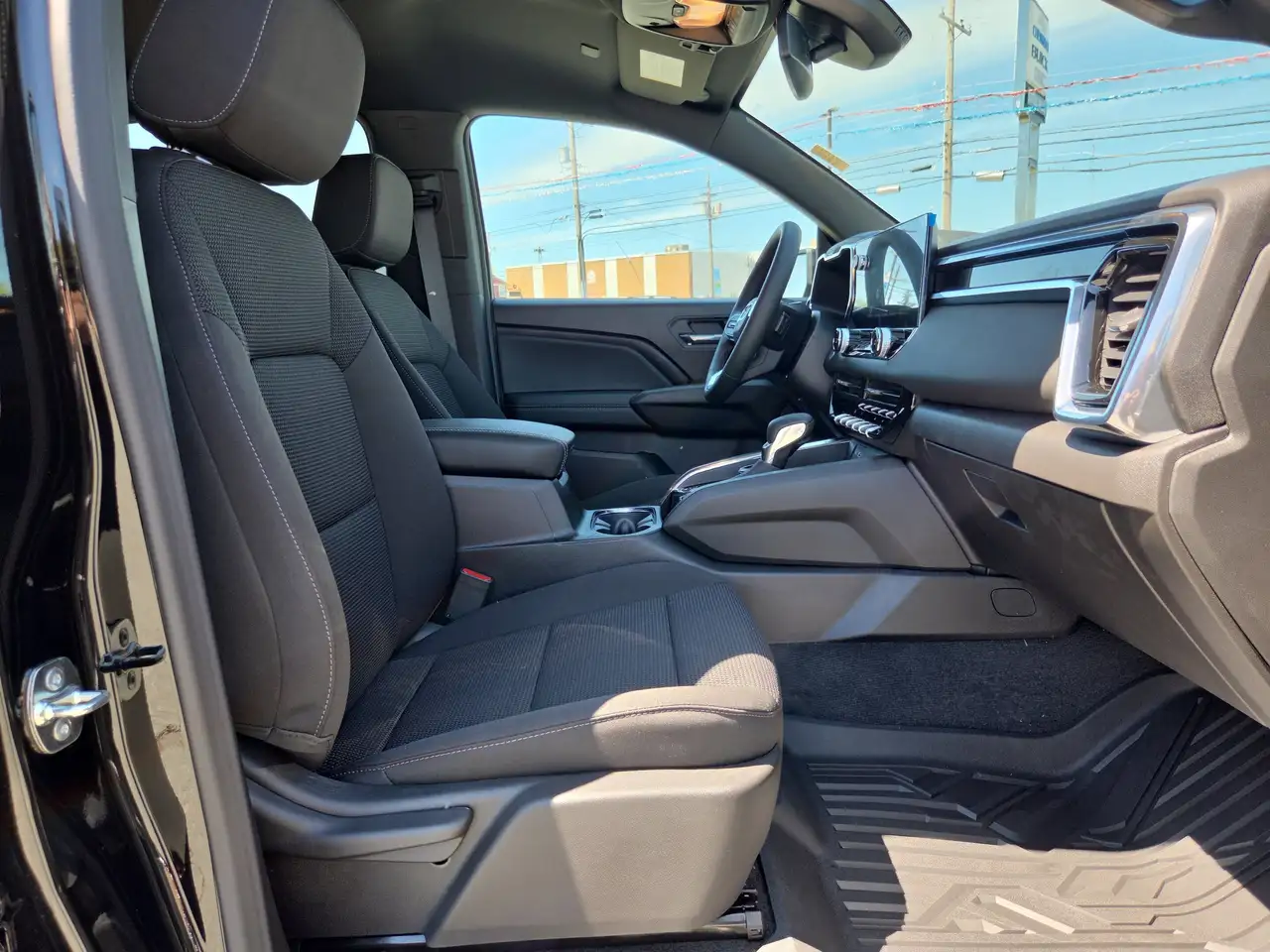 GMC Canyon photo GMC Canyon