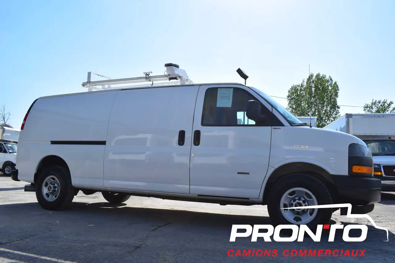 GMC Savana photo GMC Savana