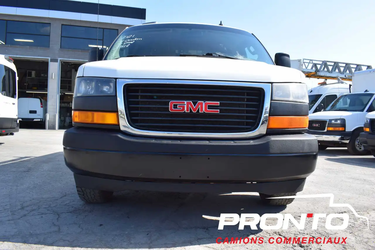 GMC Savana photo GMC Savana