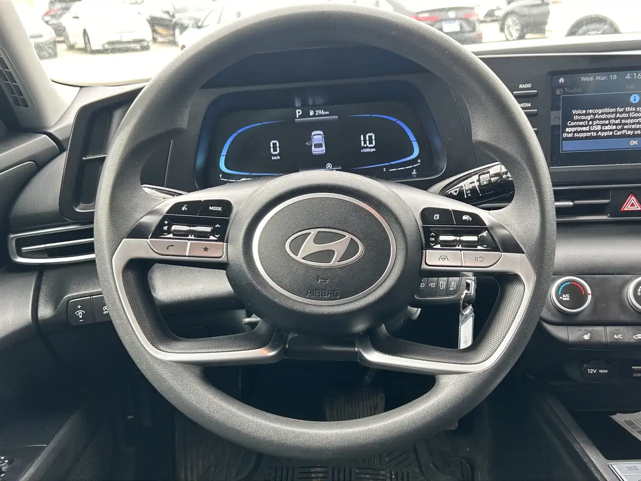 Hyundai ELANTRA photo Hyundai ELANTRA