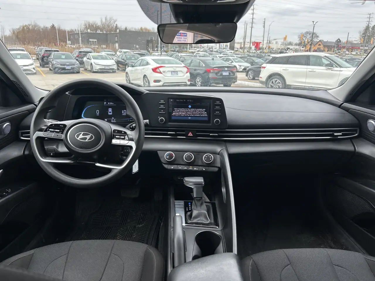 Hyundai ELANTRA photo Hyundai ELANTRA