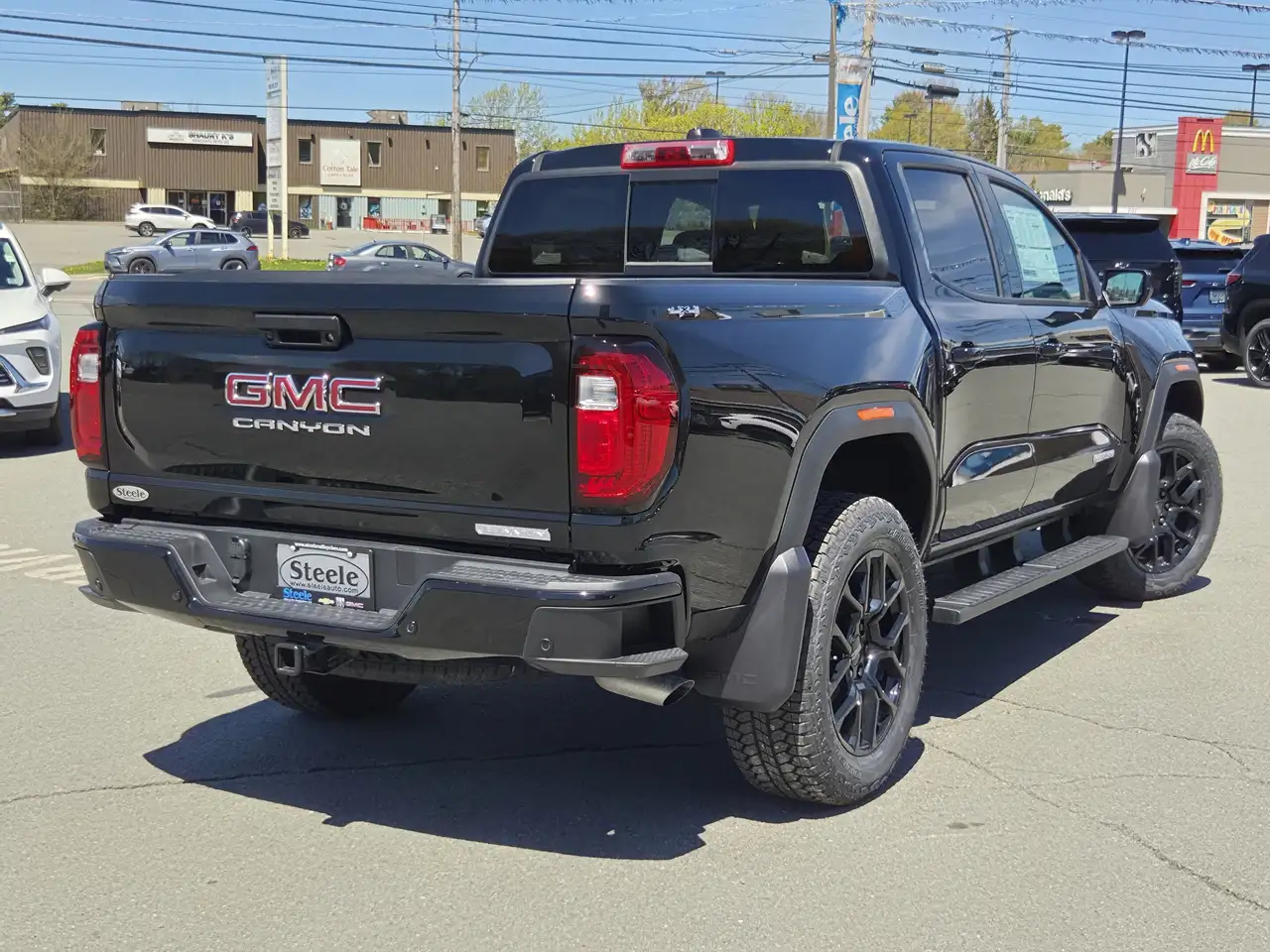 GMC Canyon photo GMC Canyon