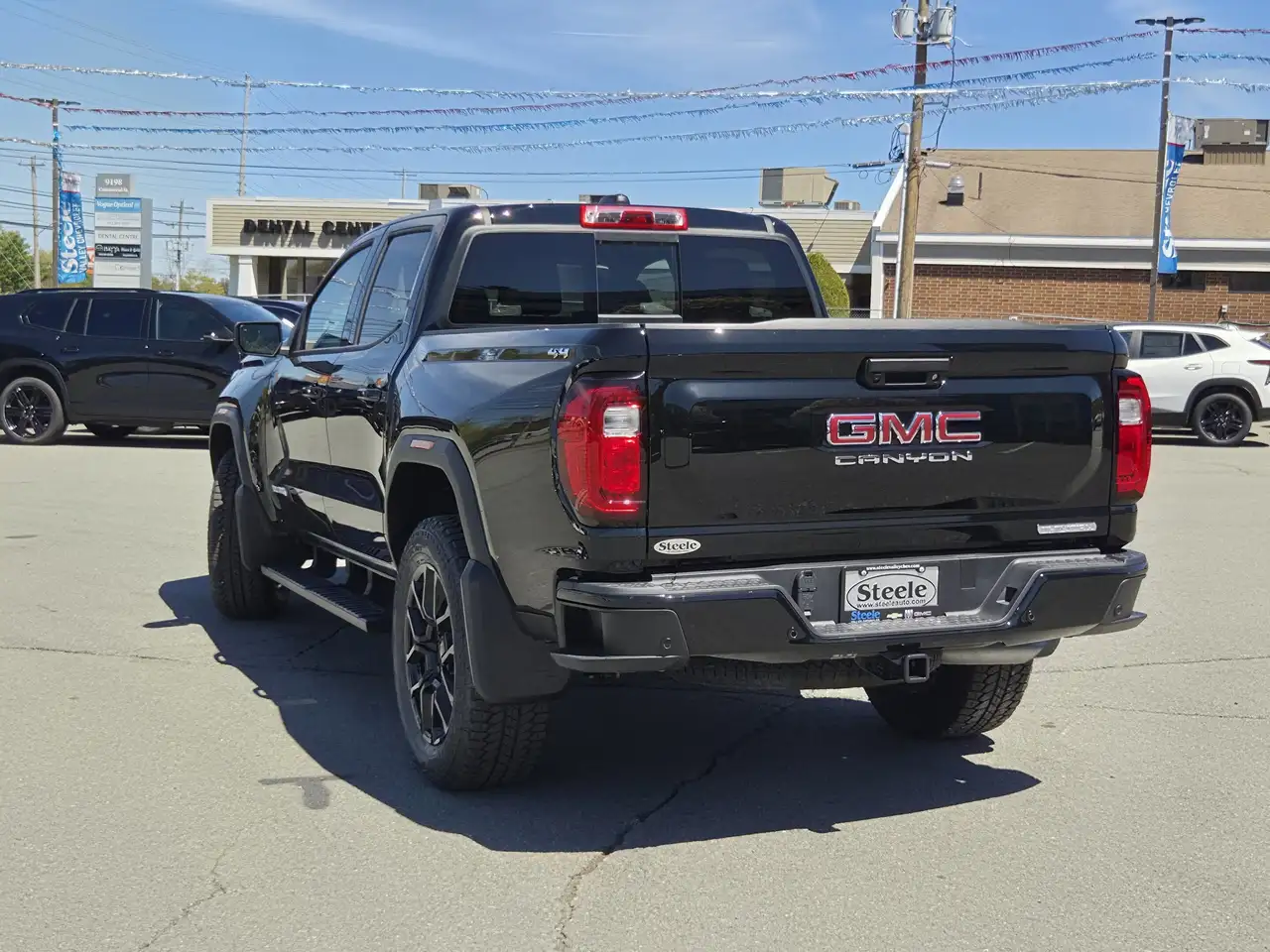 GMC Canyon photo GMC Canyon