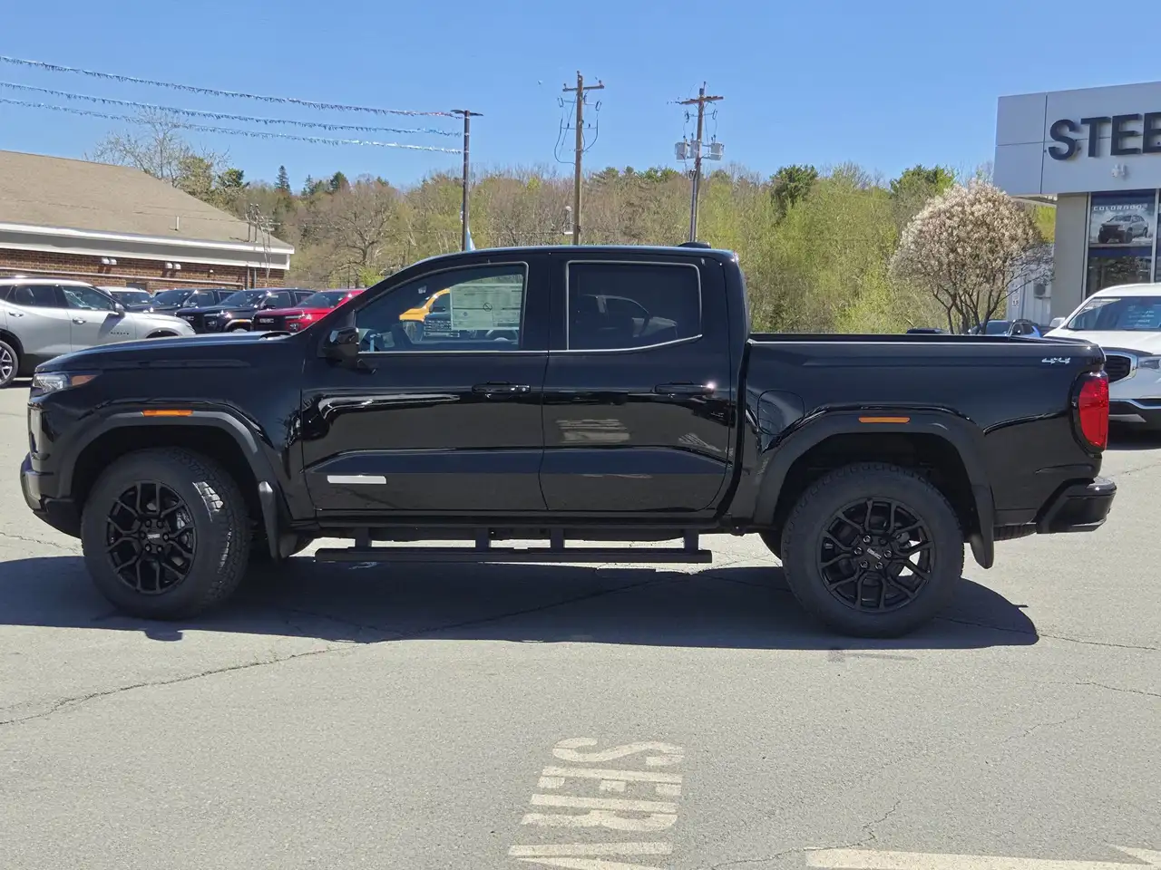 GMC Canyon photo GMC Canyon