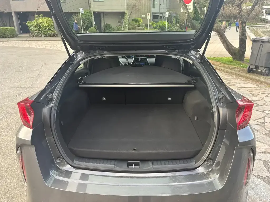 Toyota Prius Prime снимка Toyota Prius Prime