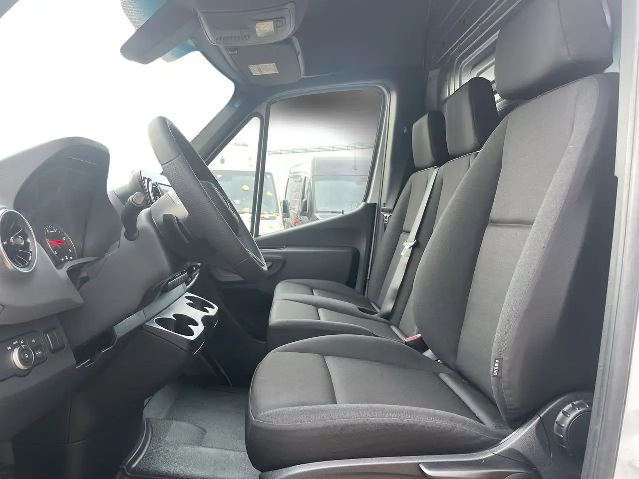 Mercedes-Benz Sprinter photo Mercedes-Benz Sprinter