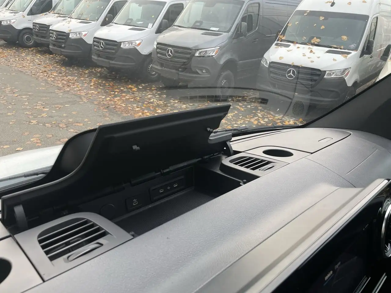 Mercedes-Benz Sprinter photo Mercedes-Benz Sprinter