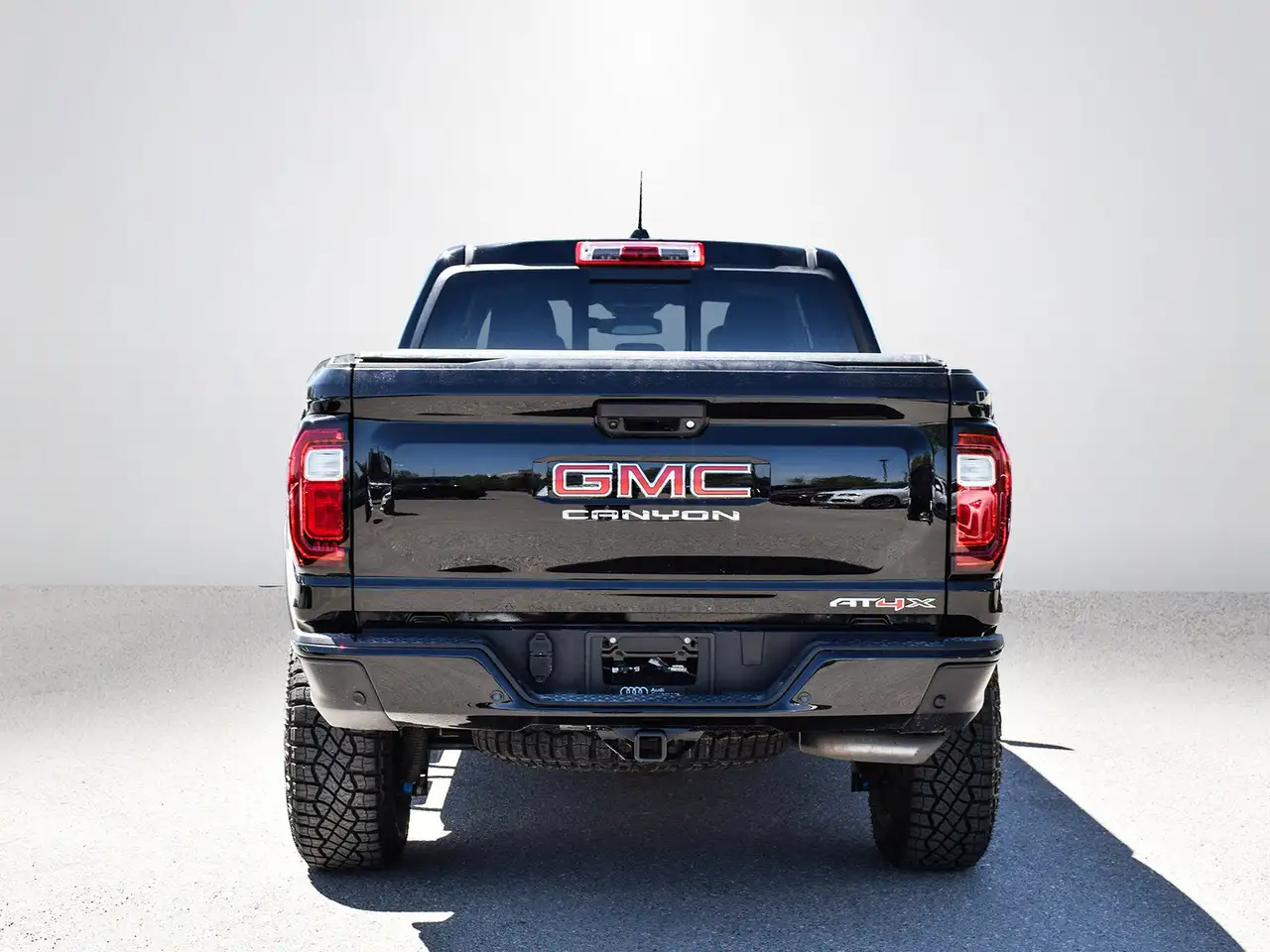 GMC Canyon photo GMC Canyon