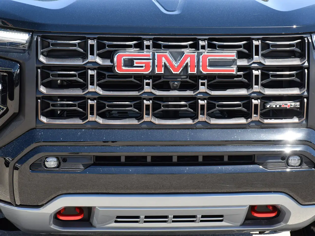 GMC Canyon photo GMC Canyon