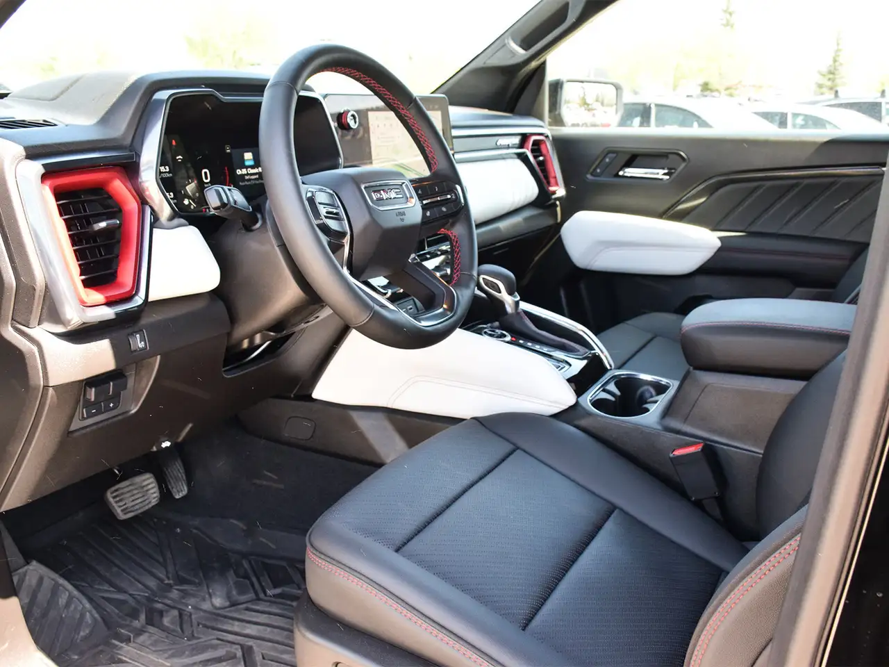 GMC Canyon photo GMC Canyon