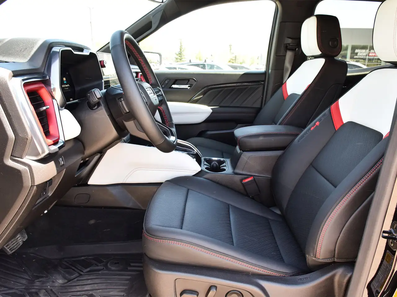 GMC Canyon photo GMC Canyon