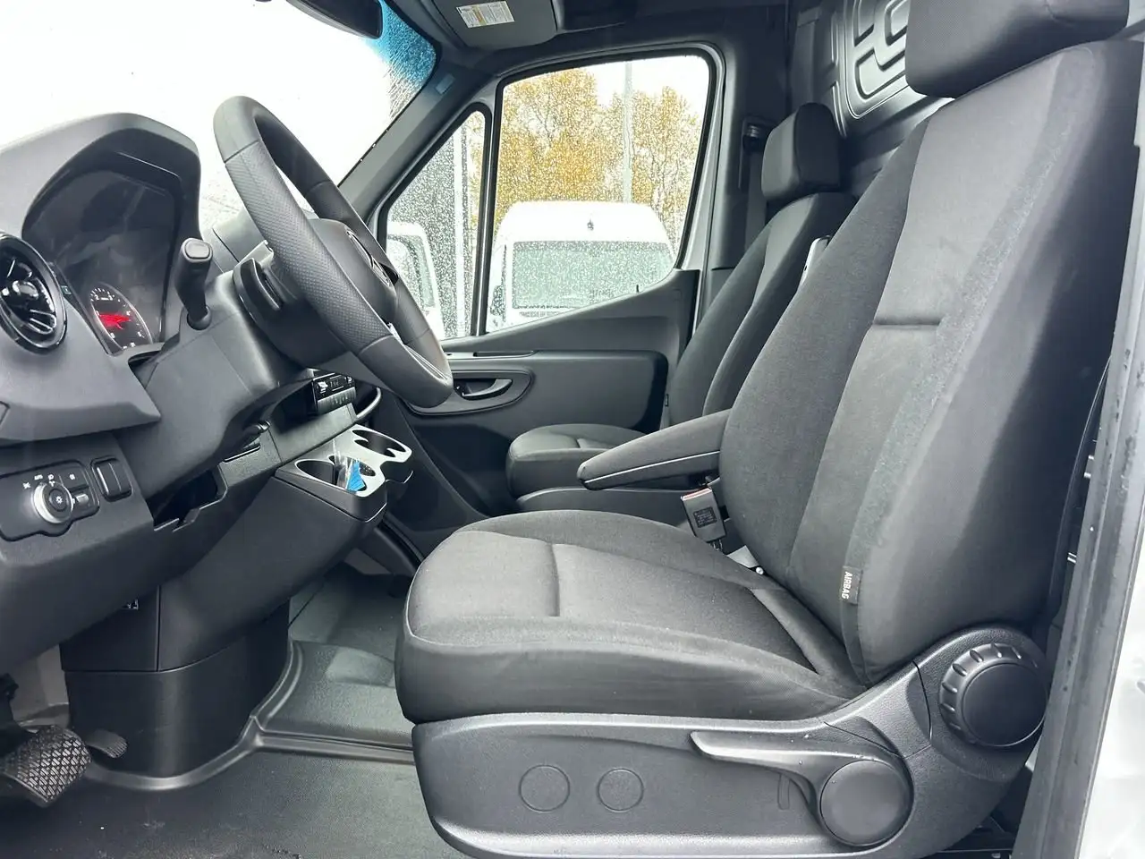 Mercedes-Benz Sprinter photo Mercedes-Benz Sprinter