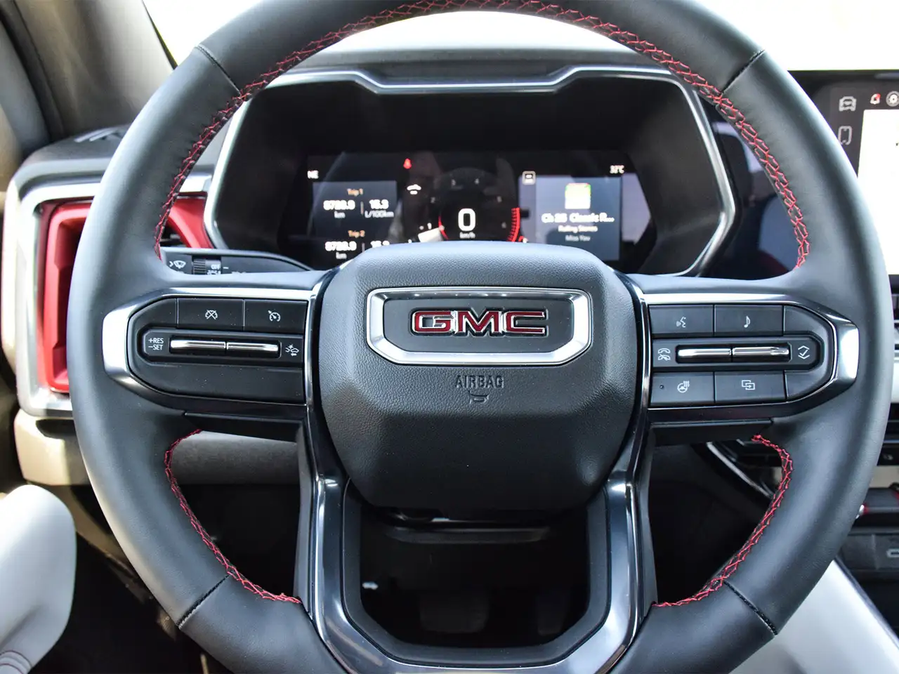 GMC Canyon photo GMC Canyon