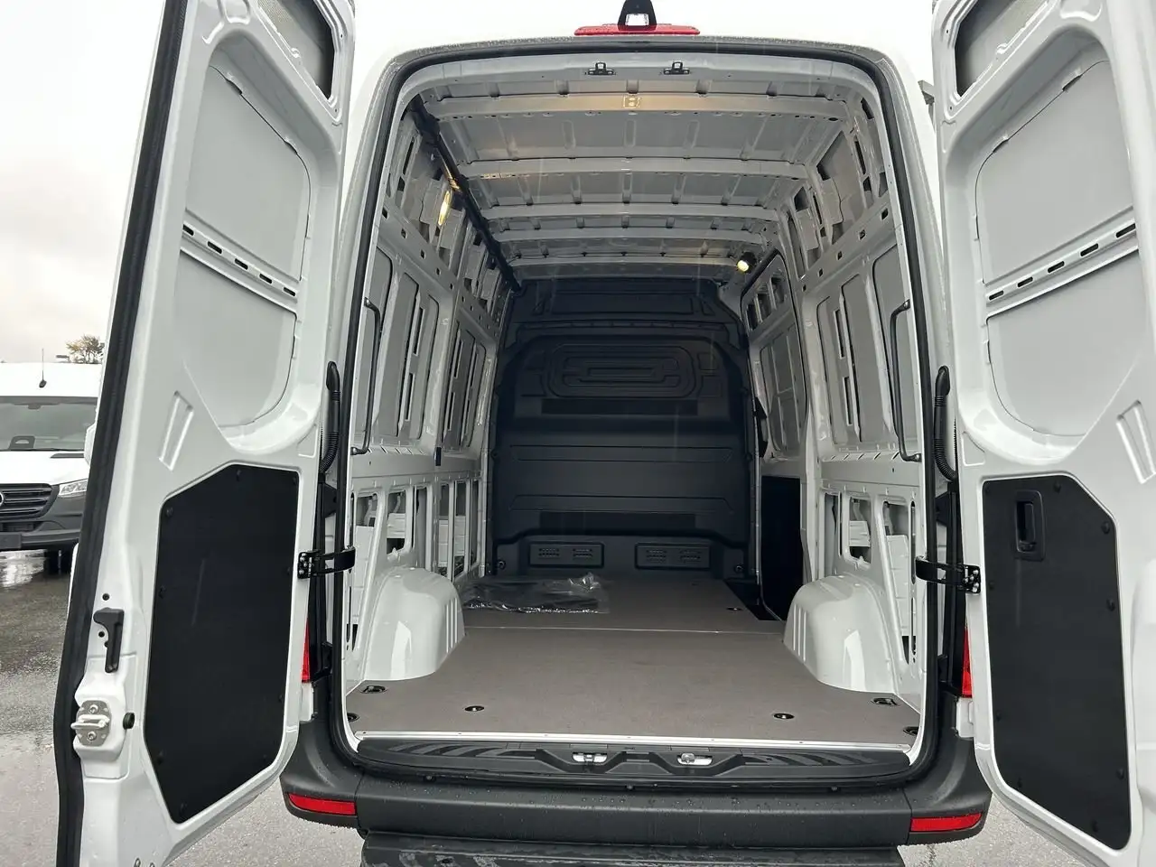 Mercedes-Benz Sprinter photo Mercedes-Benz Sprinter