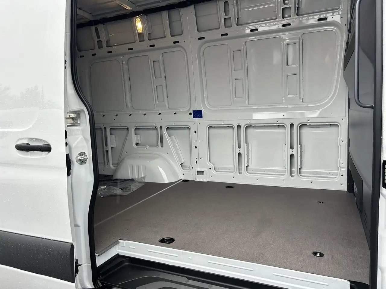Mercedes-Benz Sprinter photo Mercedes-Benz Sprinter