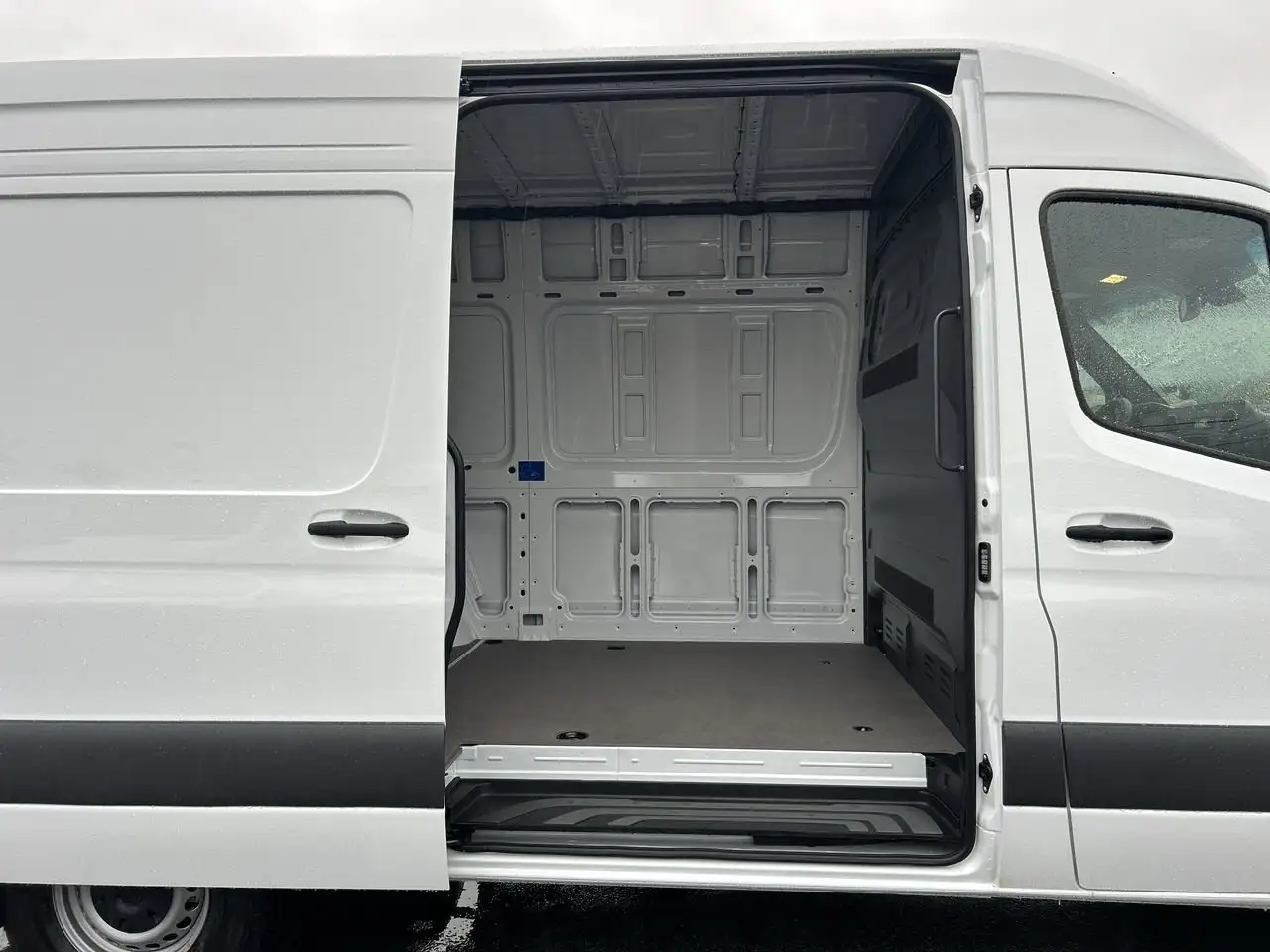 Mercedes-Benz Sprinter photo Mercedes-Benz Sprinter