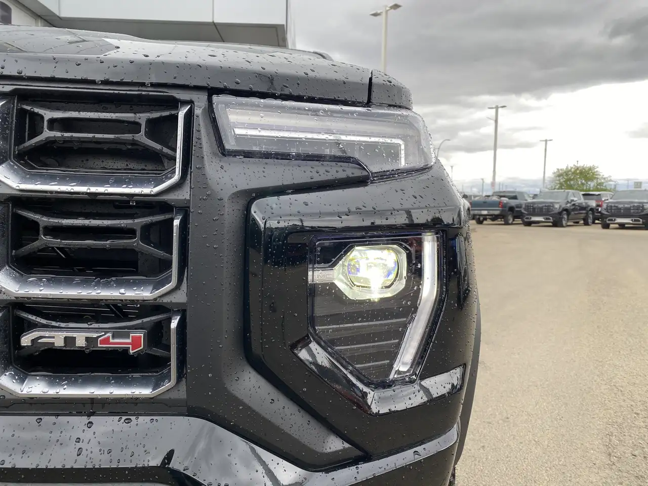 GMC Canyon photo GMC Canyon