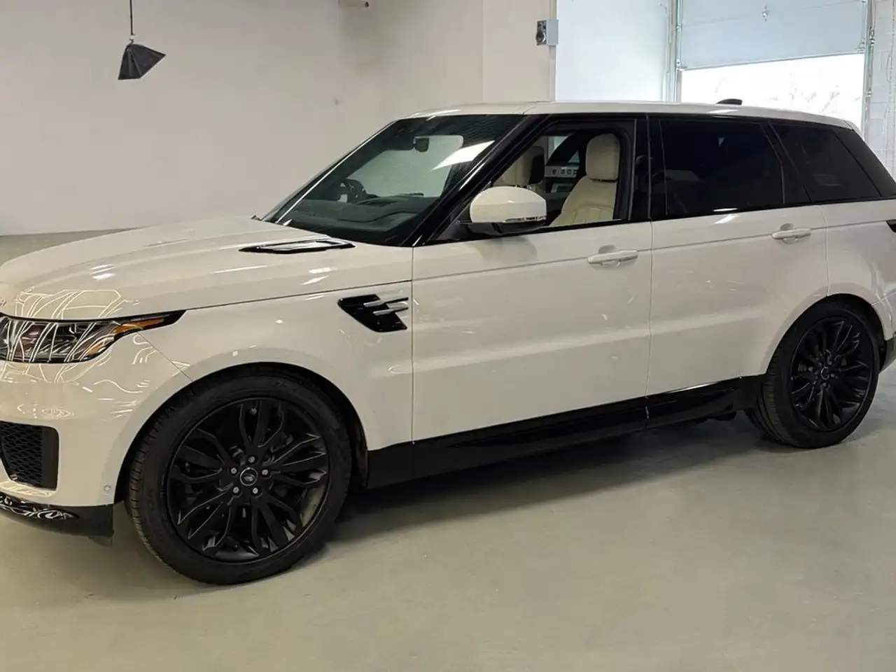 Land Rover Range Rover Sport photo Land Rover Range Rover Sport