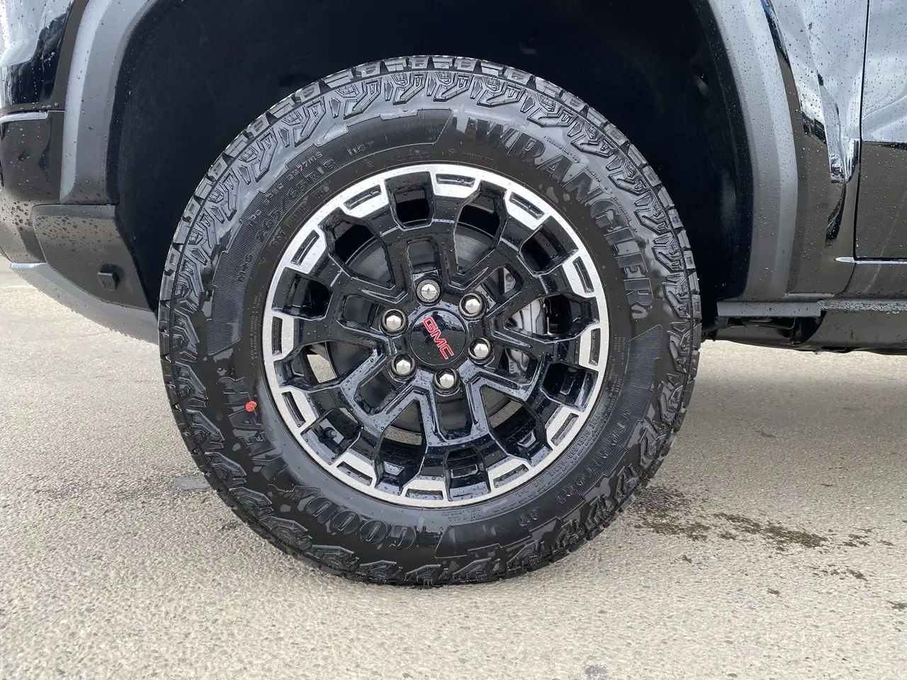 GMC Canyon photo GMC Canyon
