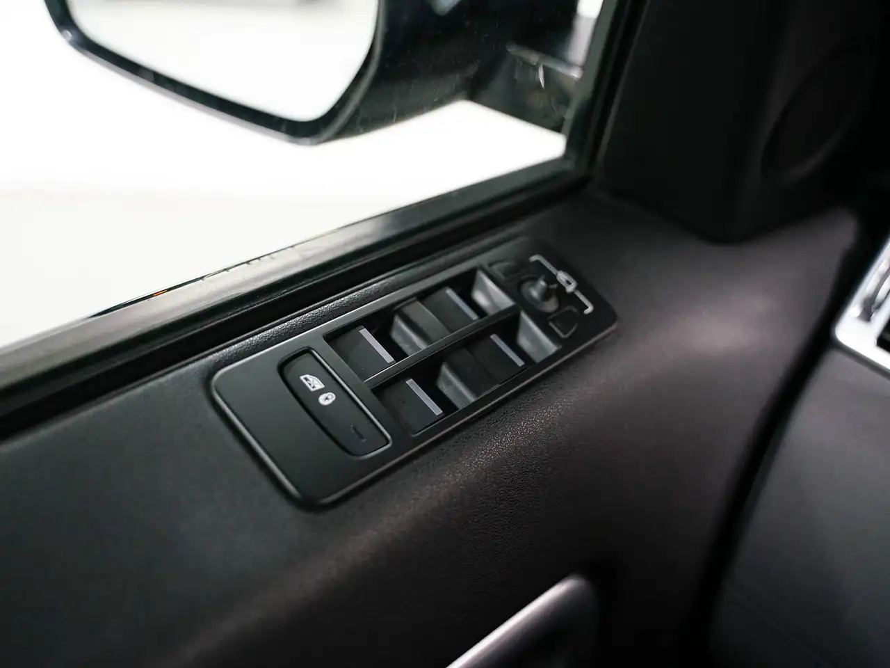 Land Rover Discovery Sport снимка Land Rover Discovery Sport