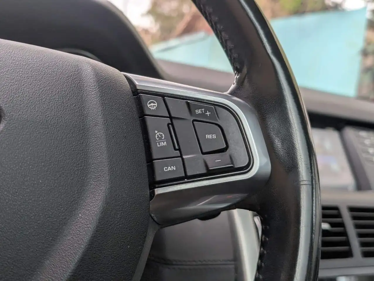 Land Rover Discovery Sport снимка Land Rover Discovery Sport