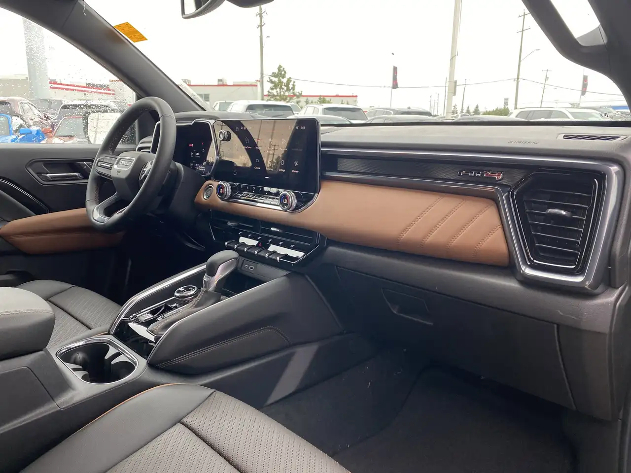 GMC Canyon photo GMC Canyon
