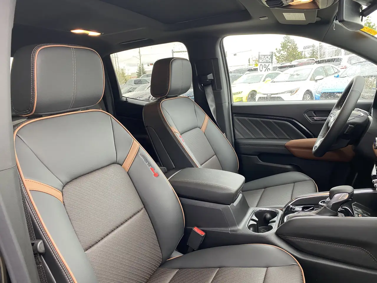 GMC Canyon photo GMC Canyon