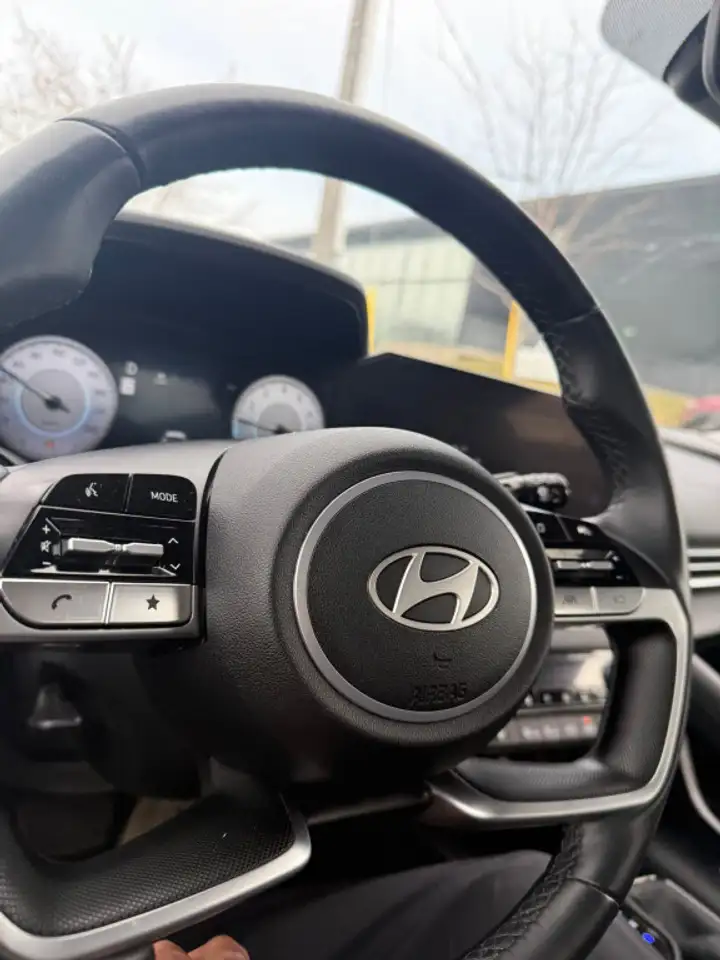Hyundai ELANTRA снимка Hyundai ELANTRA