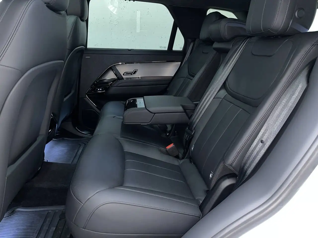 Land Rover Range Rover Sport снимка Land Rover Range Rover Sport